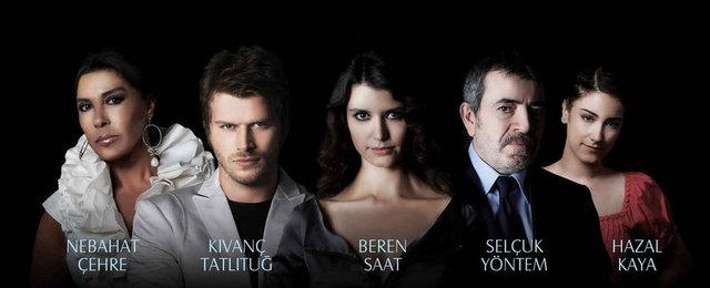 2008 - Aşk-ı Memnu - 2008-2010 yıllarında Kanal D'de yayınlanan dizinin başrollerinde Beren Saat, Kıvanç Tatlıtuğ, Selçuk Yöntem ve Nebahat Çehre yer almıştı. -