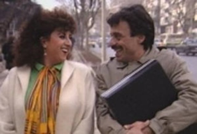 1986 - Perihan Abla - 80'li yıllarda TRT'de yayınlanmış olan Perihan abla, Perran Kutman'la özdeşleşen bir karakterdi. -  - Perihan ablayı ve onu deliler gibi seven Şakir'i nasıl unutabiliriz? Belki de bazılarımız sevmeyi ilk o diziyle öğrendi...