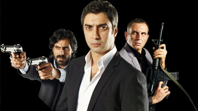 2003 - Kurtlar Vadisi - 2003 yılında "Bu bir mafya dizisidir" sloganıyla yayına giren aksiyon dizisi. Dizinin başrolünde Necati Şaşmaz yer alıyordu.