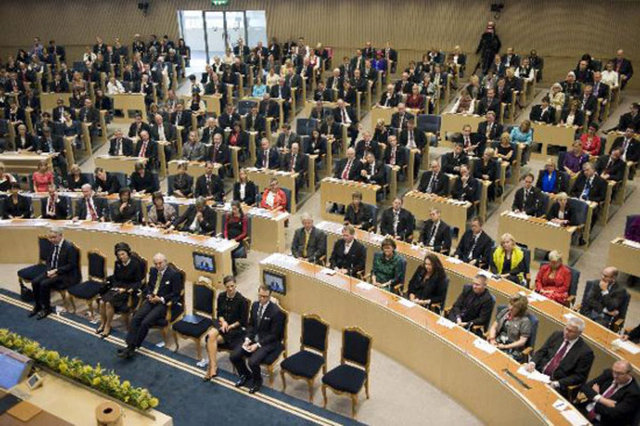 İsveç: %4 (kendi bölgesinde %12 alırsa ülke barajı uygulanmaz.)