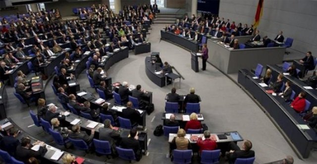 Almanya: %5 (ya da yerel bölgede 3 koltuk)