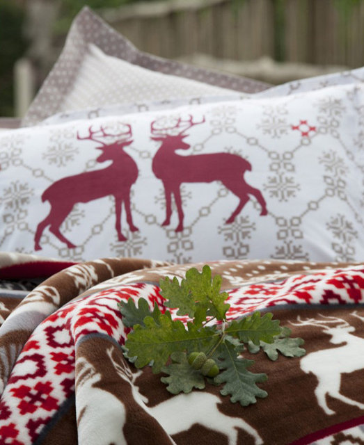 Yeni yılın ilk uykusu için yeni yıl temalı bir nevresim takımı, Karaca Home 84.99 TL.