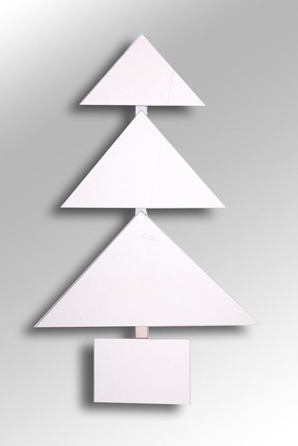 Duvarlarınızı süsleyecek çam ağacı kesimli bir ayna, Deko Trend 44.99 TL.