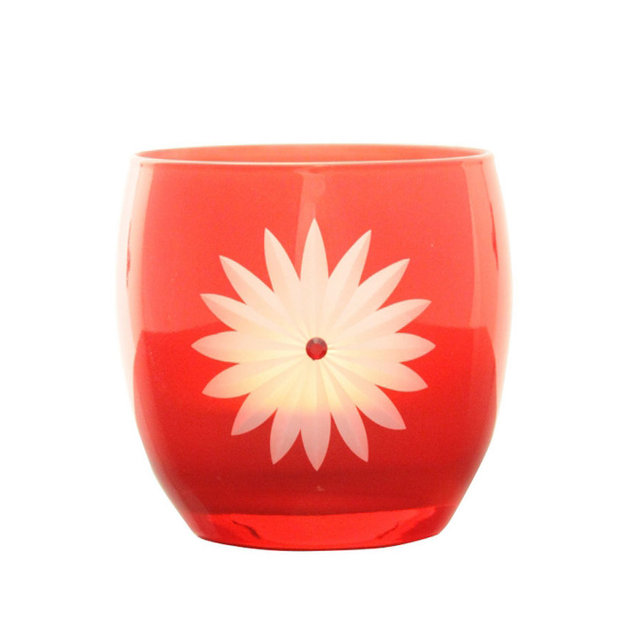 Gecenize loş bir ışık verecek kırmızı bir tealight, Art Home 18.99 TL.