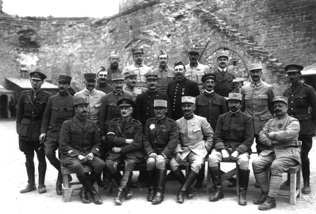 Muharebede, mezarlığın iç tarafındaki mezarlara mermiler isabet ederek bazı mezarlara zarar vermiş ve bunlar, ateş kesildikten hemen sonra Harbiye Nazırı'nın emri ile eski hallerine getirilmişlerdi.