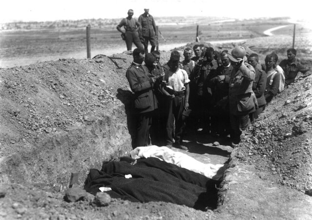 itap, tarihe centilmenler savaşı olarak geçen Çanakkale Savaşı'nın "insani yönü"ne vurgu yapıyor. Vatikan Gizli Arşiv belgelerinden derlenen kitap, Türk halkının savaş zamanında bile düşmanlarına karşı sergilediği duruşa bir övgü niteliğinde.