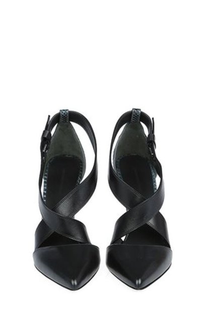 Siyah deri ayakkabı: Alexander Wang (1.885TL)