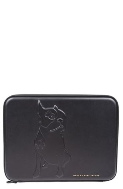 Laptop kılıfı: Marc by Marc Jacobs (375TL)