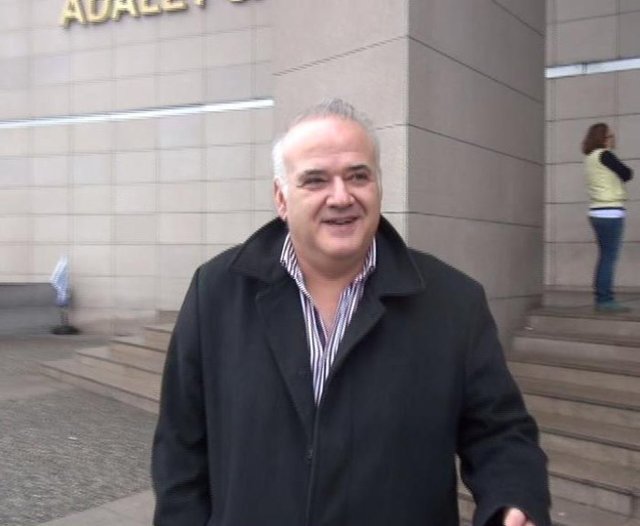 Galatasaray-Fenerbahçe maçında futbolcular arasındaki kavgayı anlatan Serhat Ulueren'e: Hemen kes Orhan Ayhan'a benzedin.