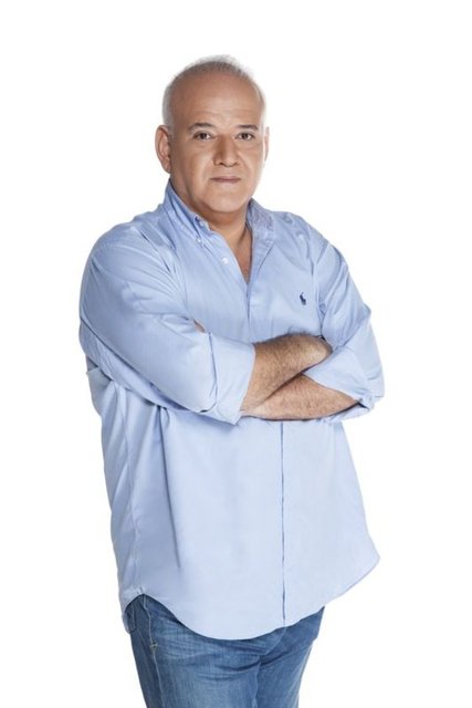 İlk defa ben Bünyamin Gezer'in dişlerini gördüm. Ona birisi demiş ki: Gül! Bünyamin gülme kardeşim! Gülmek için kendini zorlama.