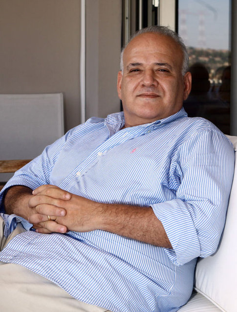 Ahmet Çakar: Şimdi Kazım ve ben nereye gitsek huzur vermeyiz doğru mu?   - Kazım Kanat: Ne diyorsun ya? Niye vermeyelim.   - Ahmet Çakar: Ya kazım yapma. Huysuz adamlarız ikimiz de...