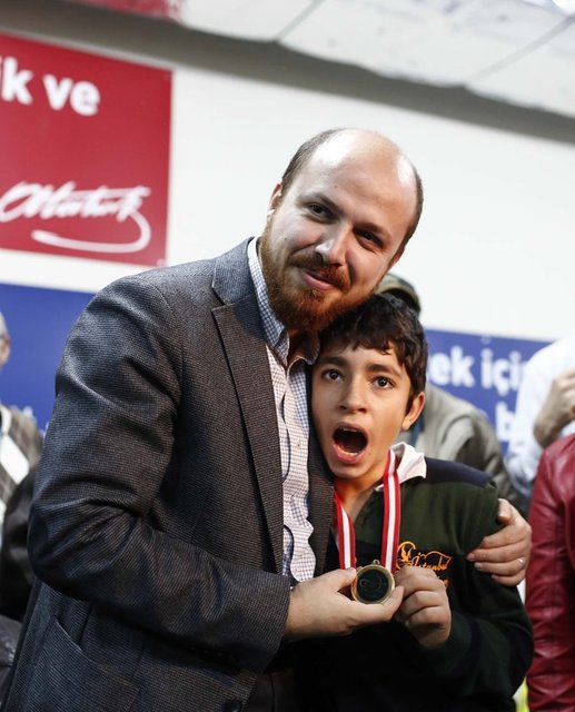 Çanakkale Görme Engelliler Derneği Başkanı İbrahim Batdal ve engelli vatandaşlar ile aileleri katıldı.