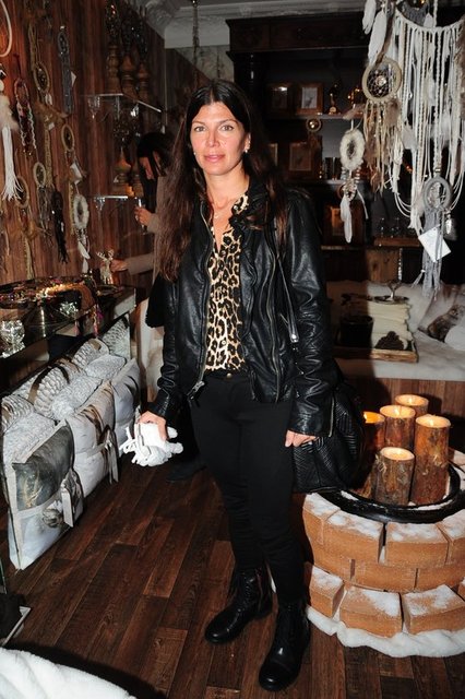 ZEYNEP ÜSTÜNEL
