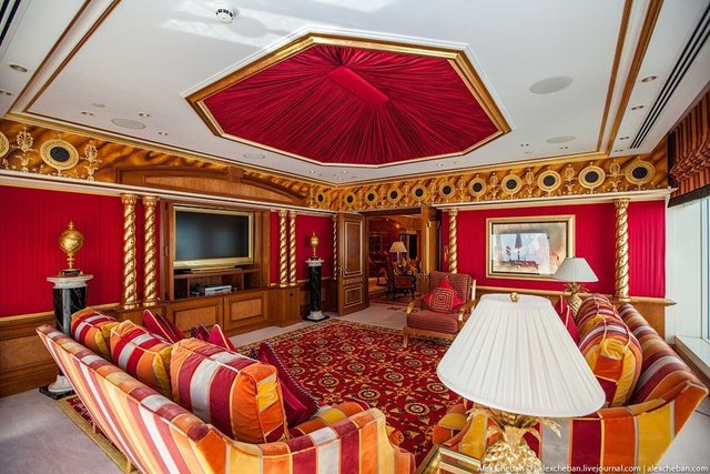 Dubai, Burj Al Arab'ın Kral Dairesi konaklamanın bir gecelik bedeli 14 bin dolar.