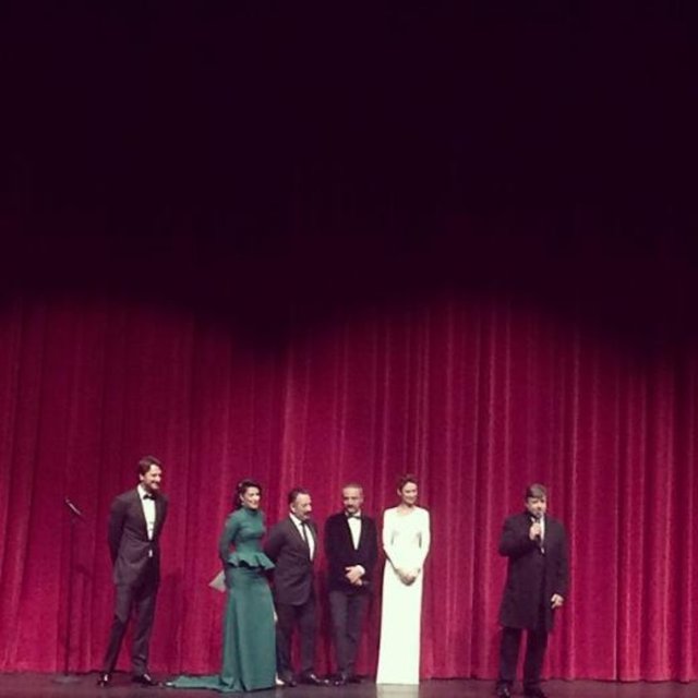 Çok sayıda ünlü ismin katıldığı gecenin sunumunu Meltem Cumbul yaptı.  -