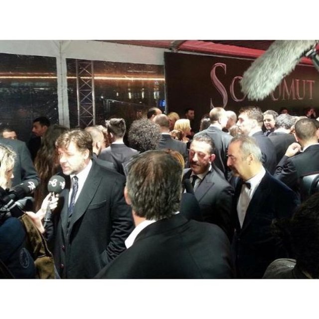 Russell Crowe , Cem Yılmaz ve Yılmaz Erdoğan