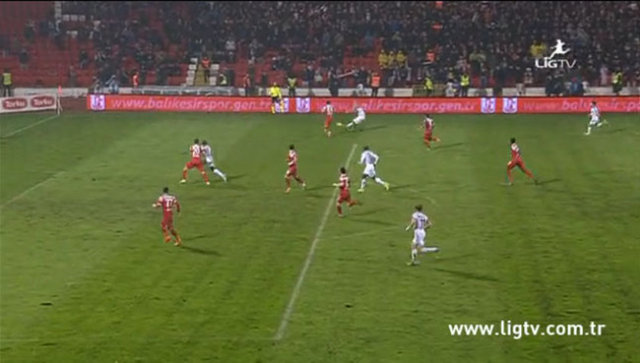 - Soyunma odasında Balıkesirspor kalecisi Emrullah'a tazyikli su ile işkence yapıldığı söyleniyor :)