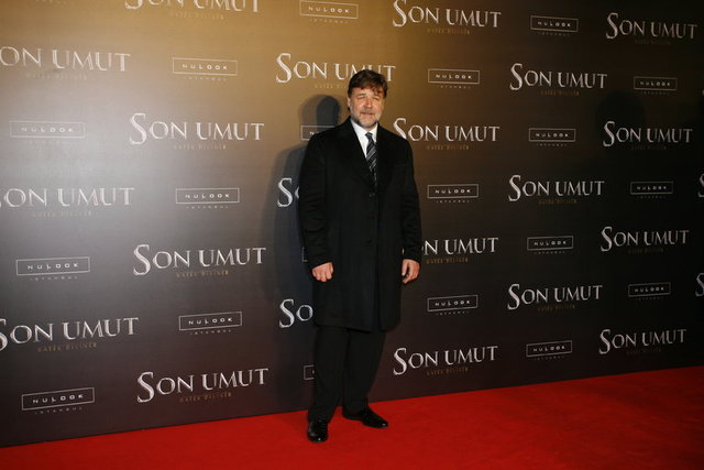RUSSELL CROWE