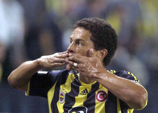 Fenerbahçeli taraftarların heykelini diktiği Alex, kariyerinin en uzun dönemini sarı-lacivertli takımda geçirdi!