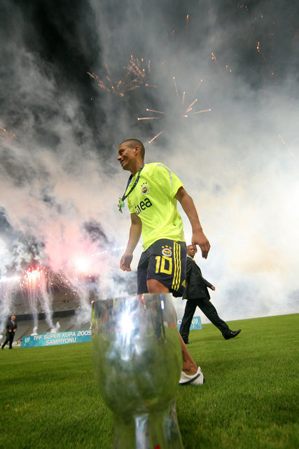 2002 Palmeiras Maç: 15 Gol: 5 Asist: 1  - 2003-2004 Cruzeiro Maç: 92 Gol: 58 Asist: 51