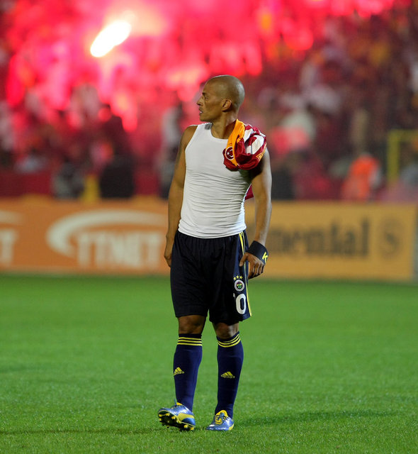 Alex aynı sezonun 12. haftasında Gaziantepspor deplasmanında kaydettiği golle ligde 100. golünü atarak ''100'ler Kulübü''nün üyesi oldu.