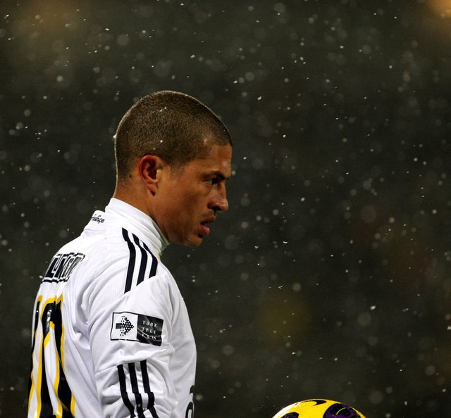 Çok sayıda taraftar grubunun öncü olduğu projede, 3 Temmuz süreci nedeniyle açılışı ertelenen heykel, 2012 yılının eylül ayında Kadıköy Yoğurtçu Parkı'nın karşısında bulunan park alanında görkemli bir törenle açılmıştı.