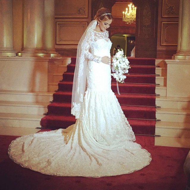 Bir otelde gerçekleşen düğüne çiftin aileleri ve yakın dostları katıldı.