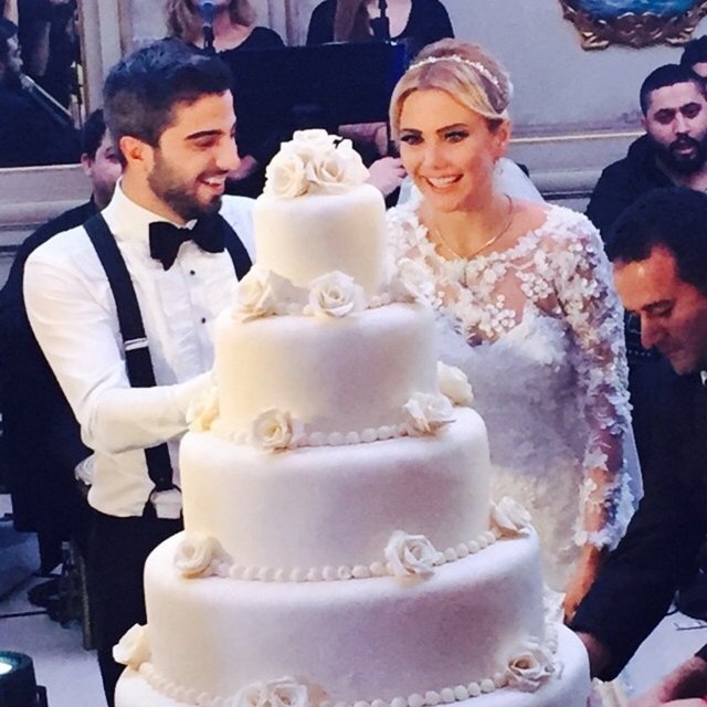 Heyecanı gözlerinden okunan Ece Erken'in gelinliği beğeni topladı.