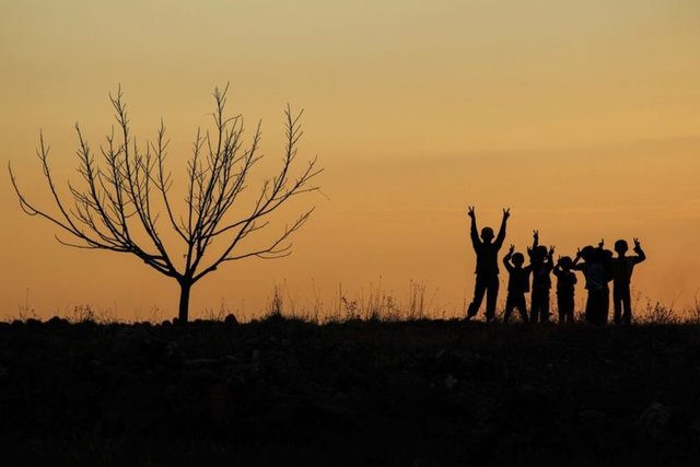 Terör örgütü IŞİD ile bazı Kürt gruplar arasındaki çatışmalar nedeniyle Kobani'deki (Ayn el Arap) evlerini terk ederek Hatay'ın Kırıkhan ilçesine gelen 51'i çocuk 89 Suriyeli, hayata tutunmaya çalışıyor. -  - 25.10.2014