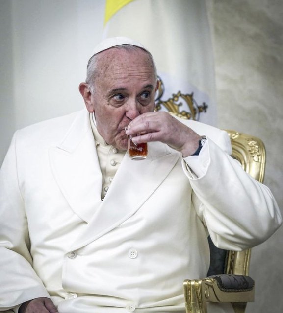 Vatikan Devlet Başkanı ve Katolik dünyasının ruhani lideri Papa Franciscus, Türkiye'ye gelişinde Esenboğa Havalimanı Şeref Salonu'nda çay içti.  -  - 28.11.2014