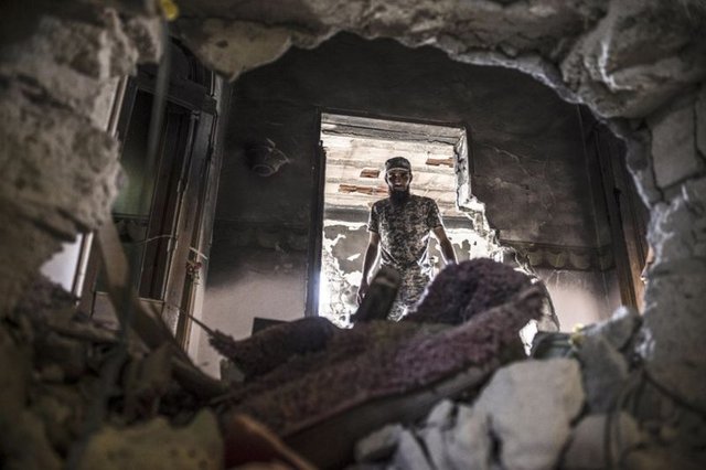 Libya'nın Zaviye kenti Şelğuda bölgesi, Trablus hükümetine bağlı Fecr-i Libya Kuvvetleri tarafından, Zintan güçlerinden alındı. Savaş binalarda ağır tahribata yol açtı.  -  - 16.11.2014
