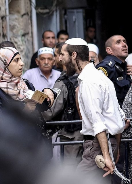 İsrail polisinin Müslümanların Mescid-i Aksa'ya girişini kısıtlayıp, Yahudi yerleşimcilerin avluya girişine izin vermesi gerginliğe neden oldu. 14.10.2014