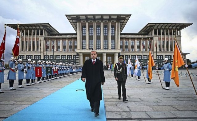 Cumhurbaşkanı Recep Tayyip Erdoğan, Rusya Devlet Başkanı Vladimir Putin'i Cumhurbaşkanlığı Sarayı'nda resmi törenle karşıladı.  -  - 1.12.2014
