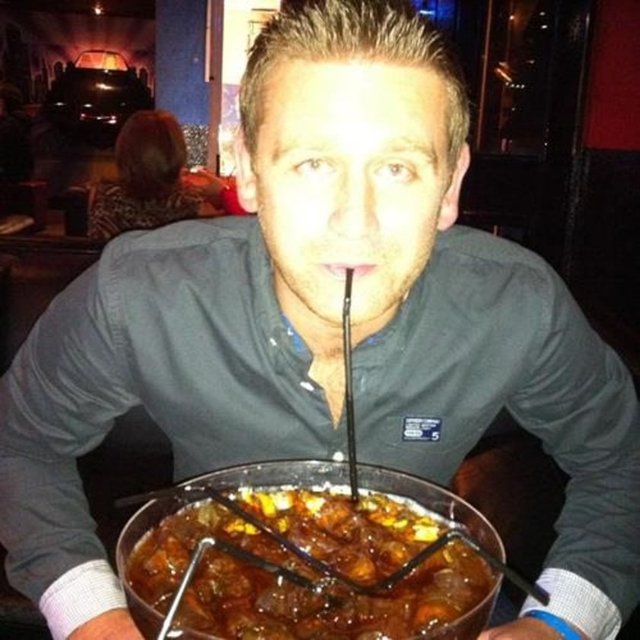 The Sun'ın haberine göre; Daniel Medforth, parti sonrasında arkadaşının evine gitti. Sadece gülmek ve eğlenmek için cinsel güç artırıcı ilaç kullanmaya karar verdi.