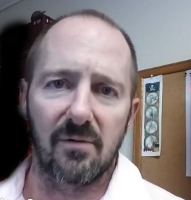 3 beyazdan uzak durmamız için herkes seferber olmuş durumda. Fakat bu adam gördüklerinin tam tersini uyguluyor!