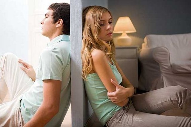 Heyecanın ilişkilerde bu kadar önemli olmasının sebebi, insanların duygularının kaynağının ne olduğunu fark etmekte zorlanması ve hissettiklerinin olay sırasında yanında olan kişiden kaynaklandığını düşünmesidir. -