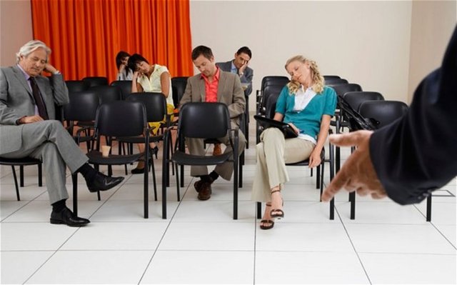 Hepimiz hayatımızın bir döneminde her şeyden bunalıp sürekli şikayet etmek istediğimiz bir sürece girmişizdir.  -