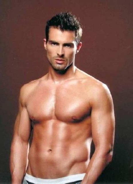 6.Seksomnia (Uykulu seks) ABD'den bilimadamları bu hastalığın uyurken seks rüyalarından, mastürbasyona ve cinsel ilişkiye kadar giden bir alışkanlık olduğunu belirtiyorlar. Bu tip hastaların %80'i erkek.