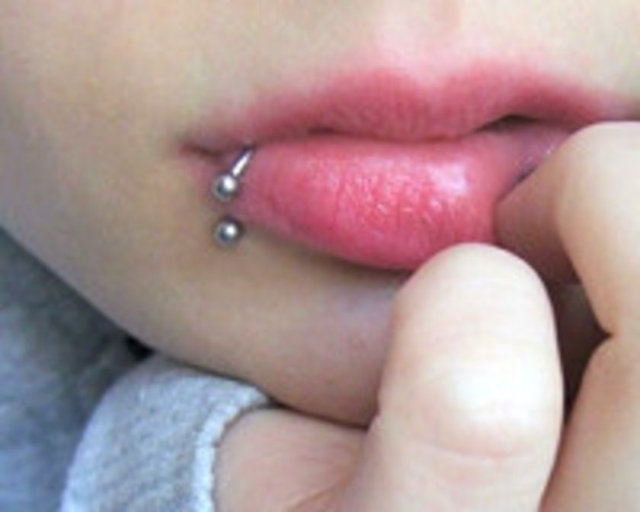 13.Kulakları dışında piercing takan kadınlar ilişkilerde daha çok partner değiştiriyorlar.