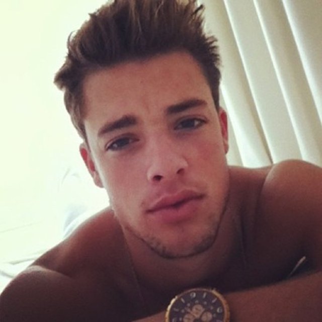 61.Dünya üzerinde erkeklerin %43'ü aşk acısı yüzünden ağlıyor. -