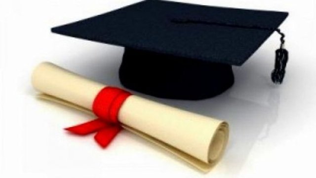 66.Akedemik kariyerine önem veren öğrenciler hayatta yalnız kalıyorlar.