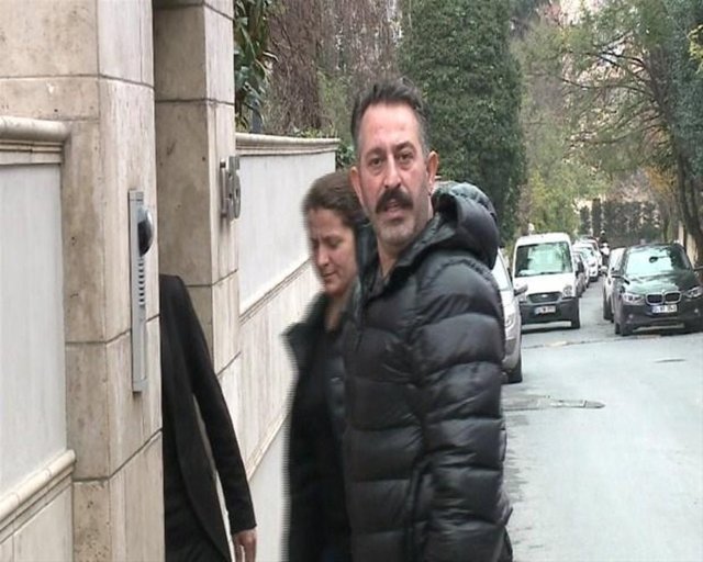 Gazetecilerin görüntü aldığını fark eden Yılmaz, sinirlenerek 'Çekim yapmayın' diye bağırdı.