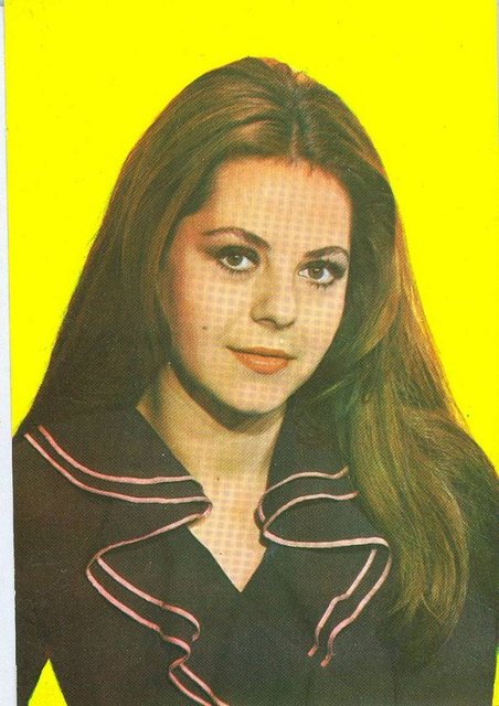 36'sı başrol ve ikinci rol olmak üzere 83 sinema filmi çevirdi. Bir dönem şarkıcı olarak gazino sahnelerine çıktı, ama kısa sürede pavyonlara düştü. 1990'larda karakter rolleriyle film ve dizilerde yeniden tutuldu.