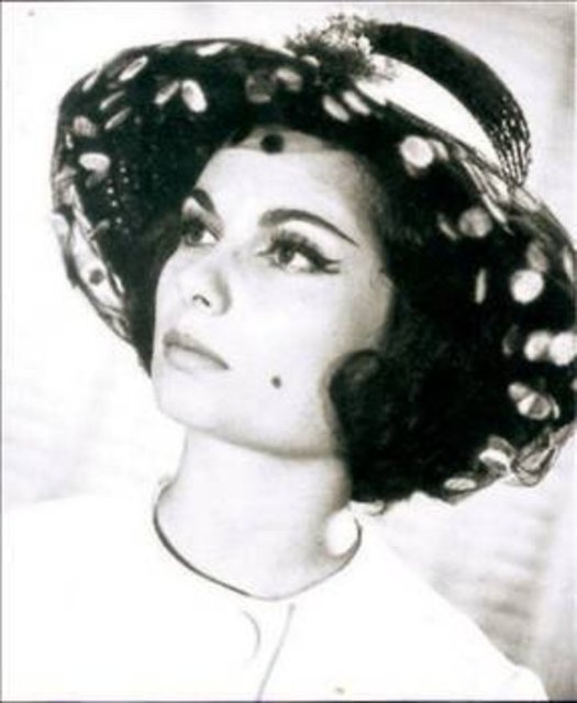 O yıl erkeklerde Ayhan Işık, bayanlarda da Belgin Doruk birinci seçildi. Bunun ardından kendini Yeşilçam'da buldu. İlk filmi, 'Çakırcalı'nın Definesi'ydi.