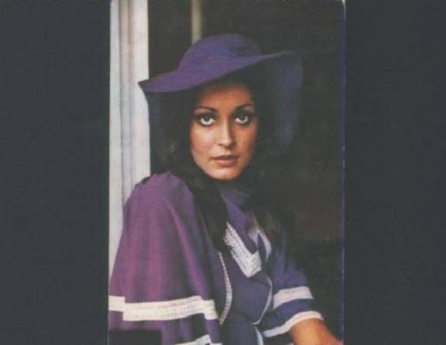 Yeşilçam'ın güzel ve masum yüzlerinden biri olarak tanındı. 1978'den sonra sahneye çıkarak arabesk türde şarkılar söyledi ve çoğunlukla bu türdeki filmlerde oynadı.