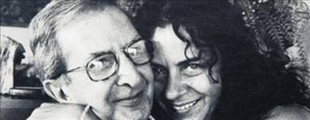 Deniz Türkali - Yazar Vedat Türkali'nin kızı, yönetmen ve senarist Barış Pirhasan'ın ablası, yönetmen Atıf Yılmaz'ın eşi, şarkıcı Zeynep Casalini'nin annesi olan sanatçı, çeşitli filmlerde rol aldığı gibi iki filmin yapımcılığını da üstlenmiştir.