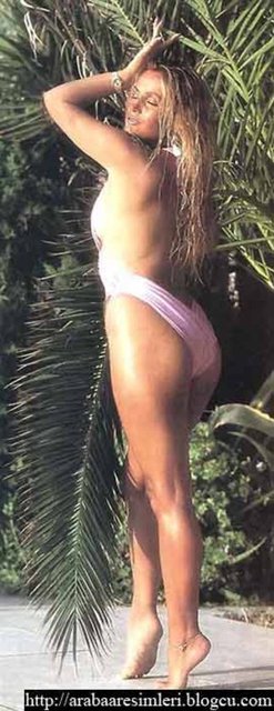 Son filmini 1989 yılında çeken oyuncu, 1998 yılında çıkardığı "Neremi" albümüyle eleştiri oklarının hedefi haline geldi. Bu sansasyonel çıkışının ardından iki TV dizisinde rol aldı.