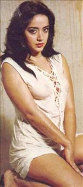 Oya Aydoğan - Ortaokulu dönemin Fransız kız okulu olan St. Pulchérie'de bitiren Aydoğan, liseye yine bir Fransız okulu olan St. Michel'de devam etti.