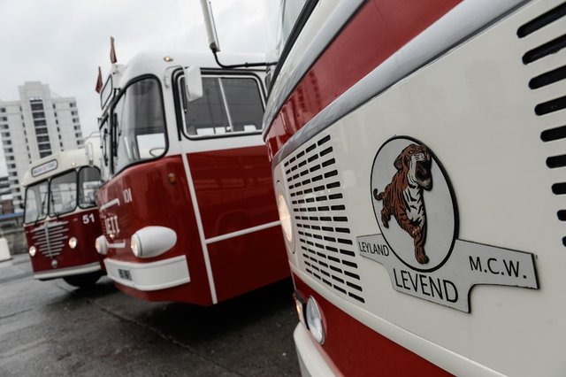 Kazım Taylan Sever, fuara hazırlanması için onarım ve bakım çalışmaları yapılan "Renault-Scemia" marka otobüsün de tarihçesini anlattı.