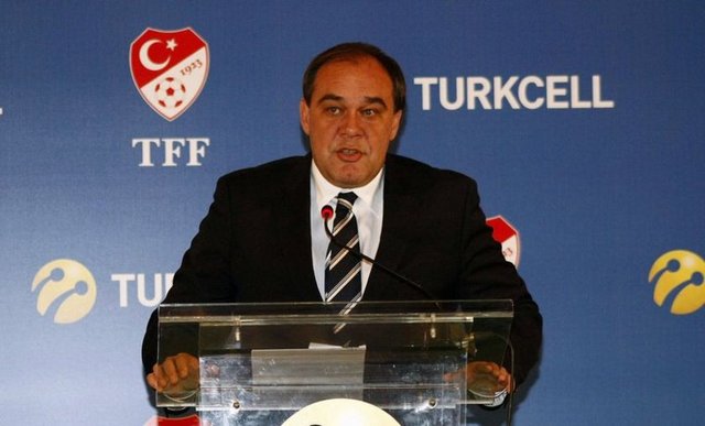 Şeyh-ül divan-ül kürre-i hümayun : Futbol federasyonu başkanı